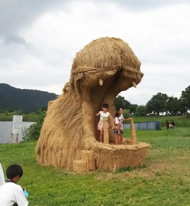 1665673937-384_Annual-festival-of-straw-sculptures-Wara-Art-Festival-in-Japan10