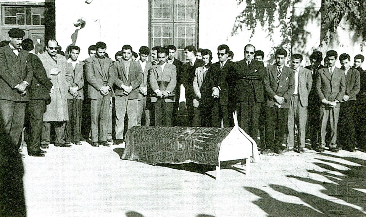 Coffin_of_Jawad_Selim_at_the_Institute_of_Fine_Arts,_1961