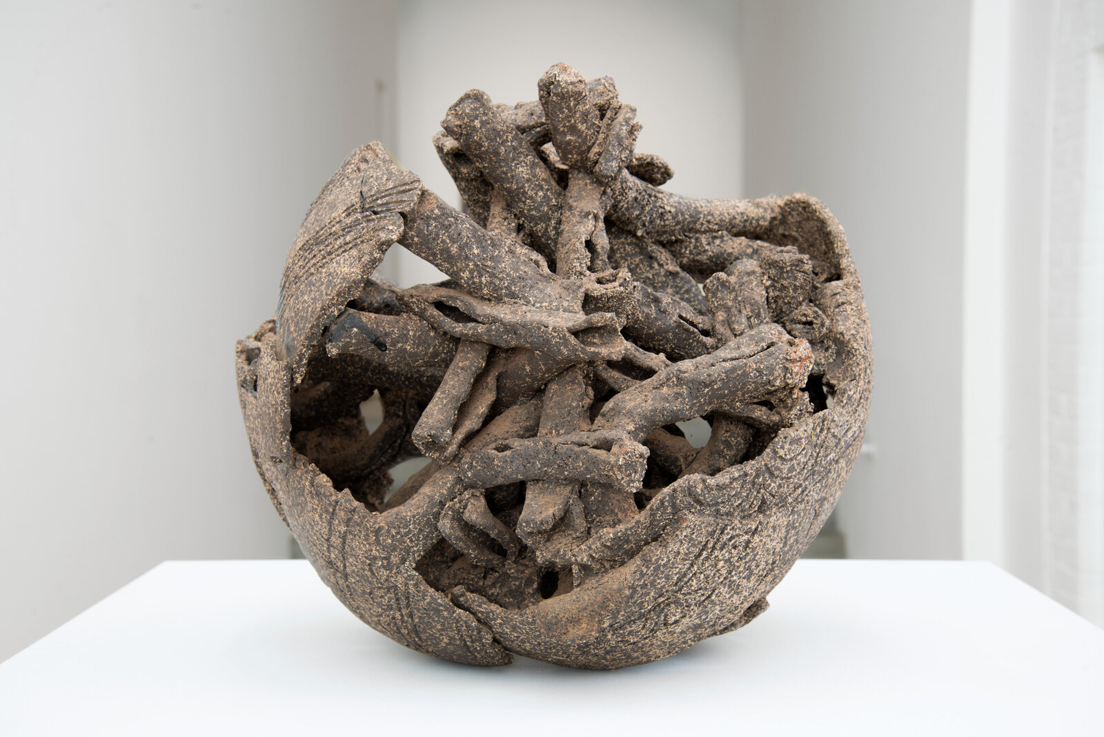 EA79.002_Gbeze_installed_2015_El_Anatsui_FiveDecades_TheSchool_HR-1600-xxx_q85