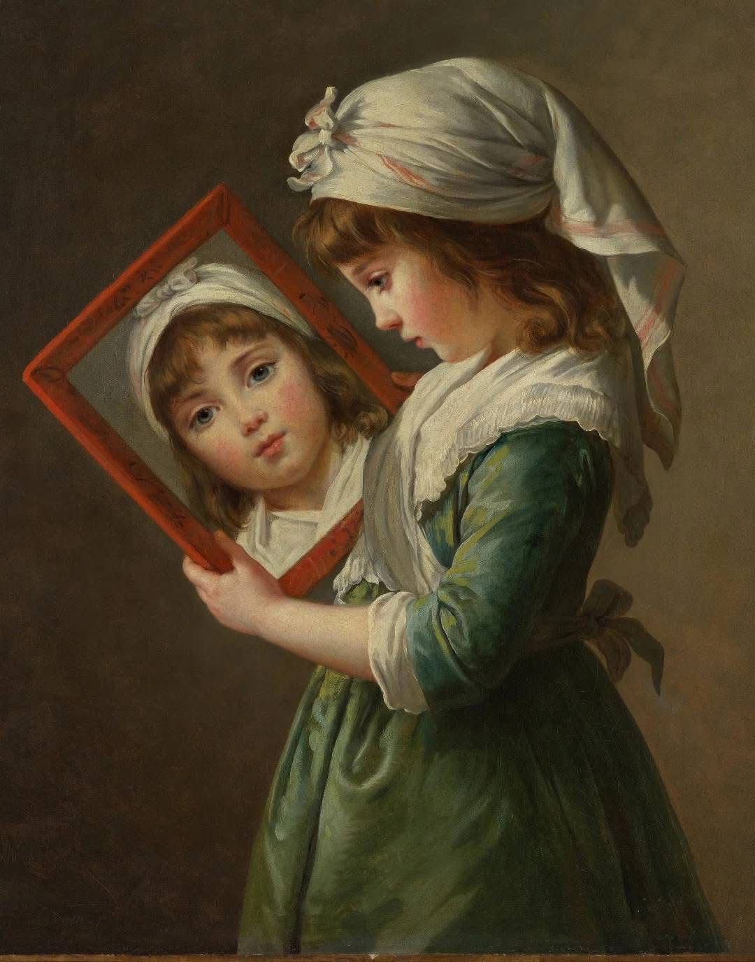 جولي لو برون تنظر في المرآة