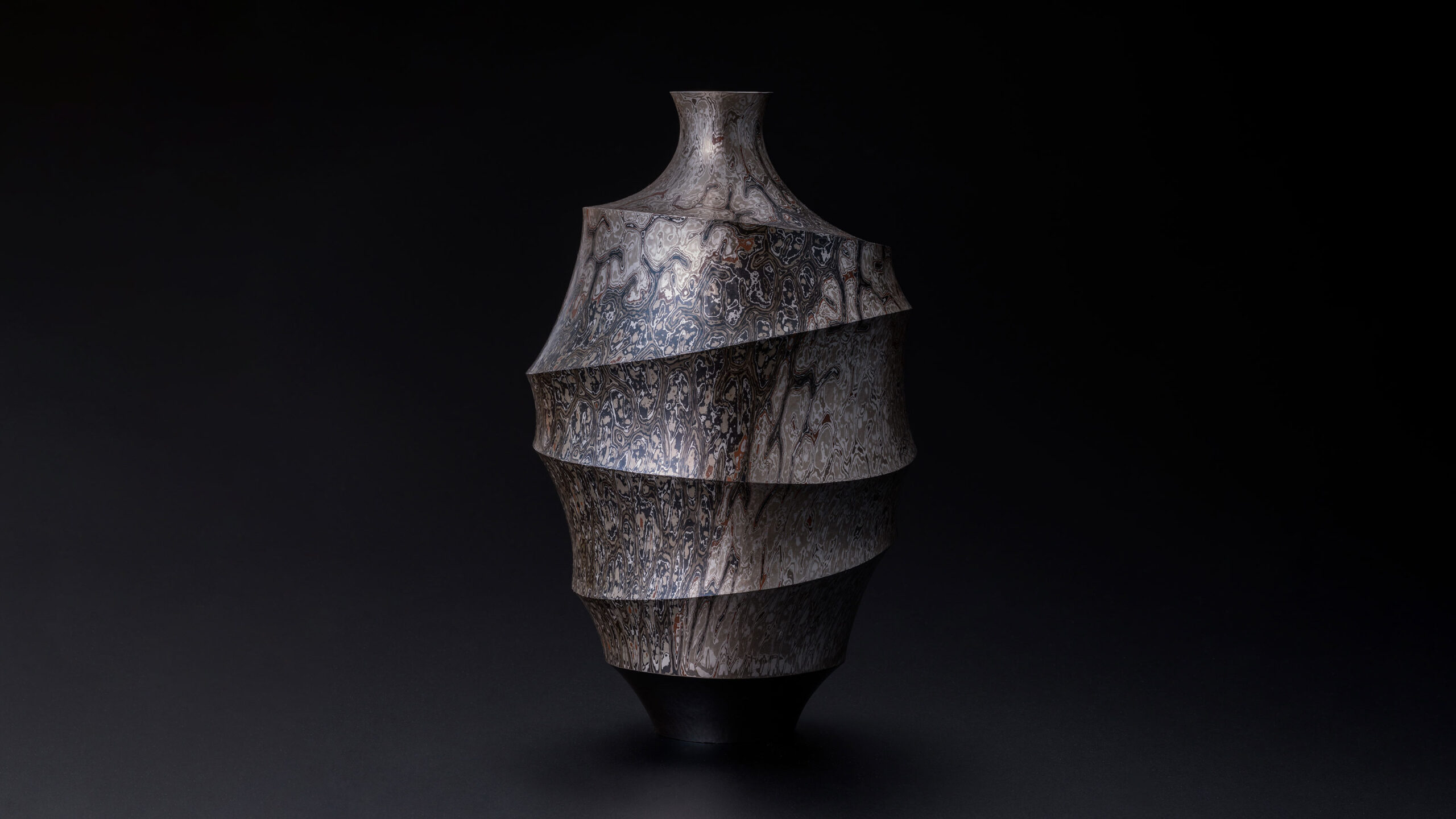 مكّيومي غاني من سيوف الساموراي إلى عالم الفنون