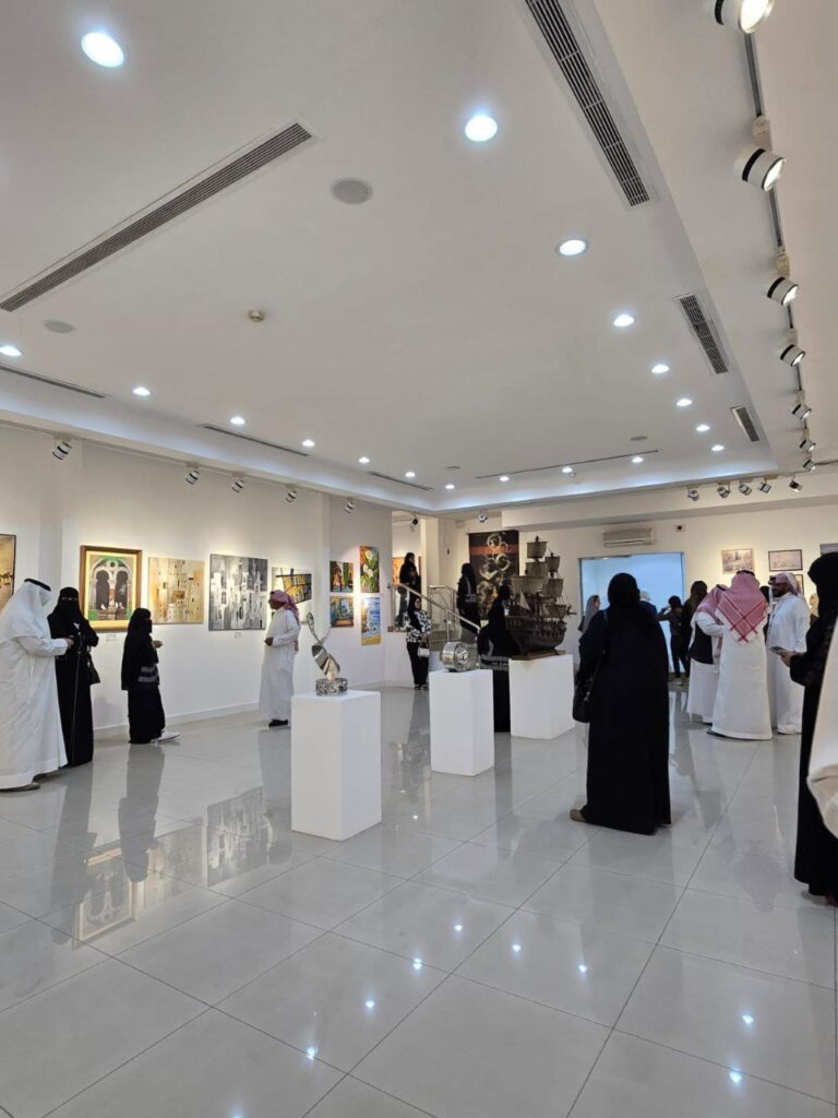 لقاءات بعض الفنانين المشاركين في معرض سعودي أي دي